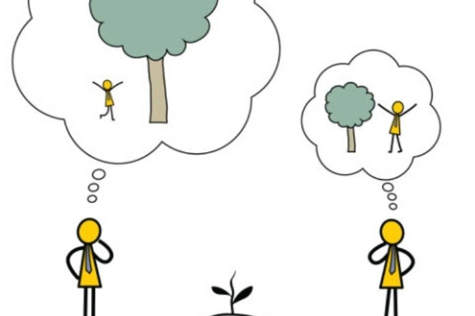 Ilustración de dos personas mirando una plantita.  Una sueña en un árbol pequeño y la otra en uno grande