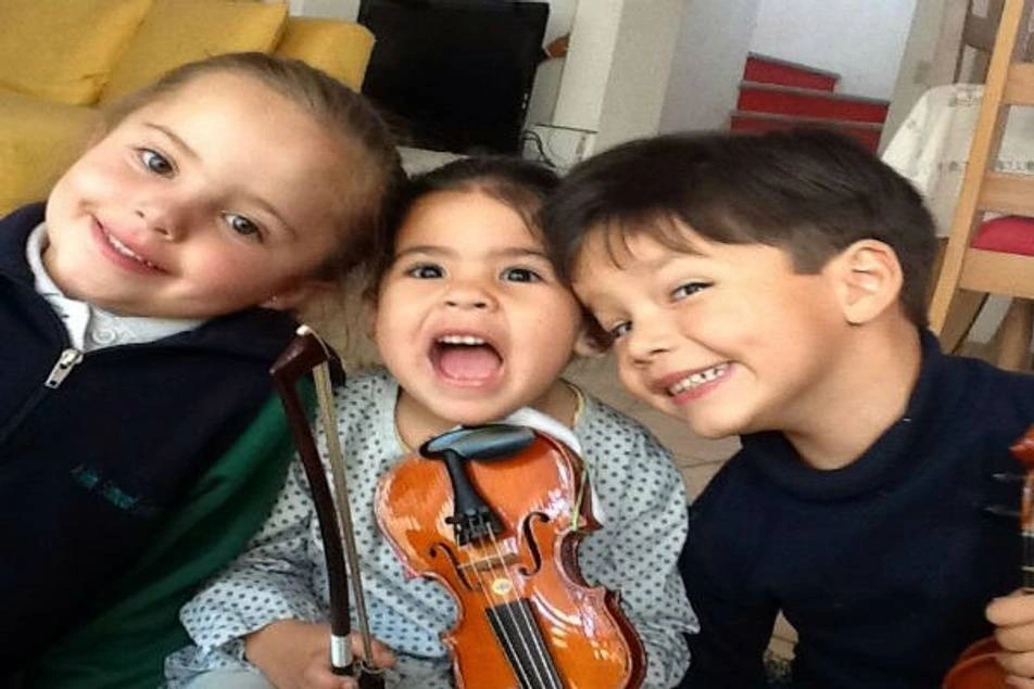 Niños con violines