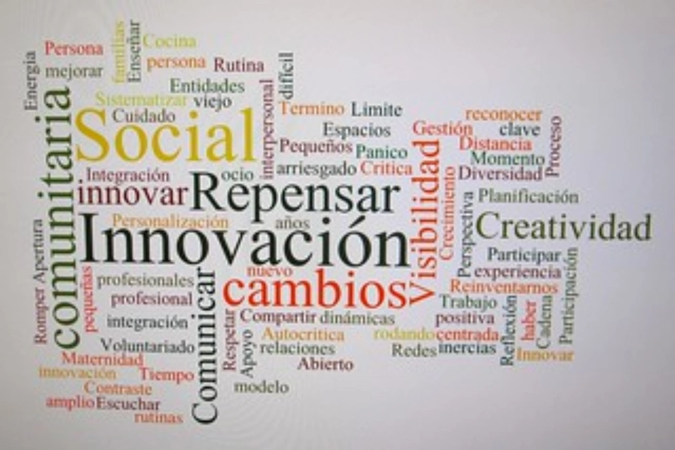Varias frases como repensar, innovación, cambios, comunicar, creatividad