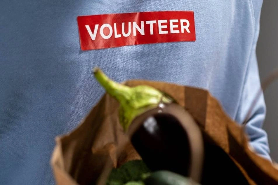 A shirt that says volunteer.