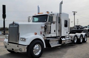 2022 Kenworth W900