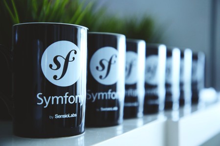 Des tasses avec le logo Symfony