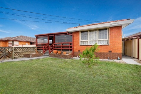 16 Pinewood Drive THOMASTOWN VIC 3074