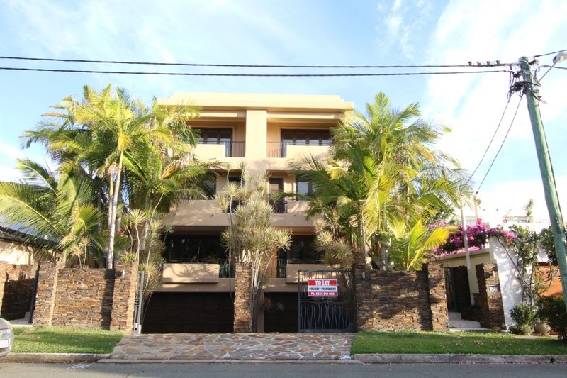 2/42 Cronin Avenue Main Beach QLD 4217