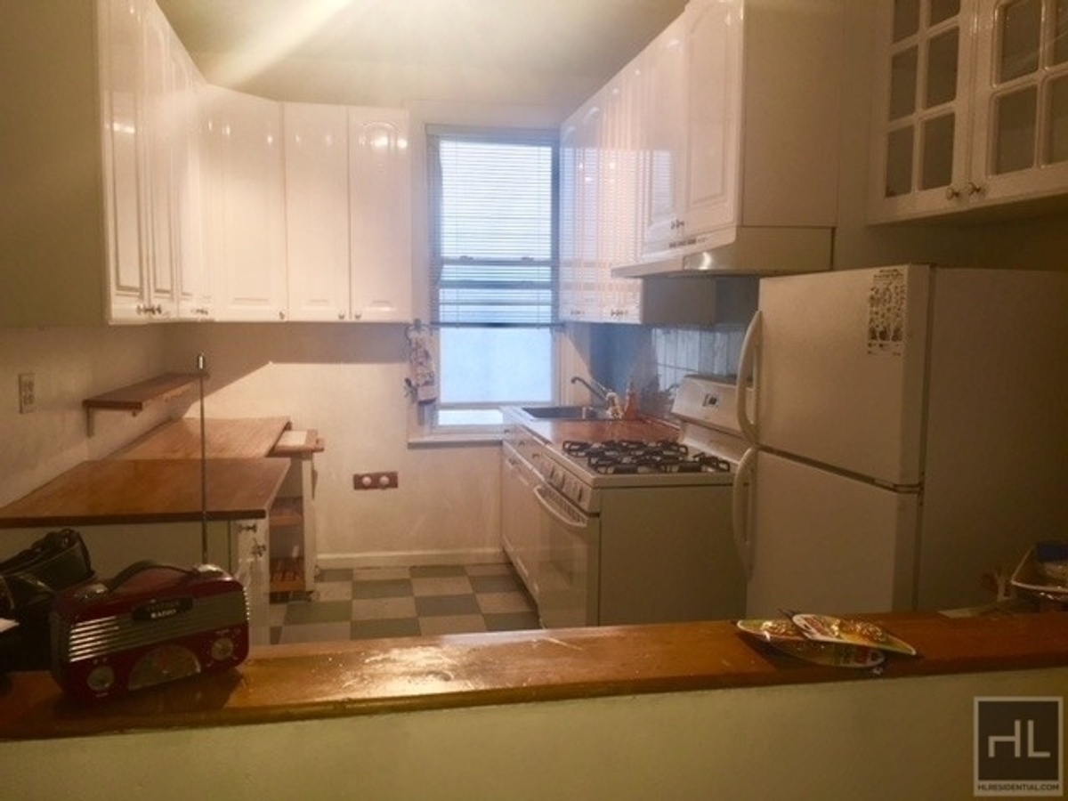 Extra Large 3 Bedroom In Astoria Queens With All Utilities