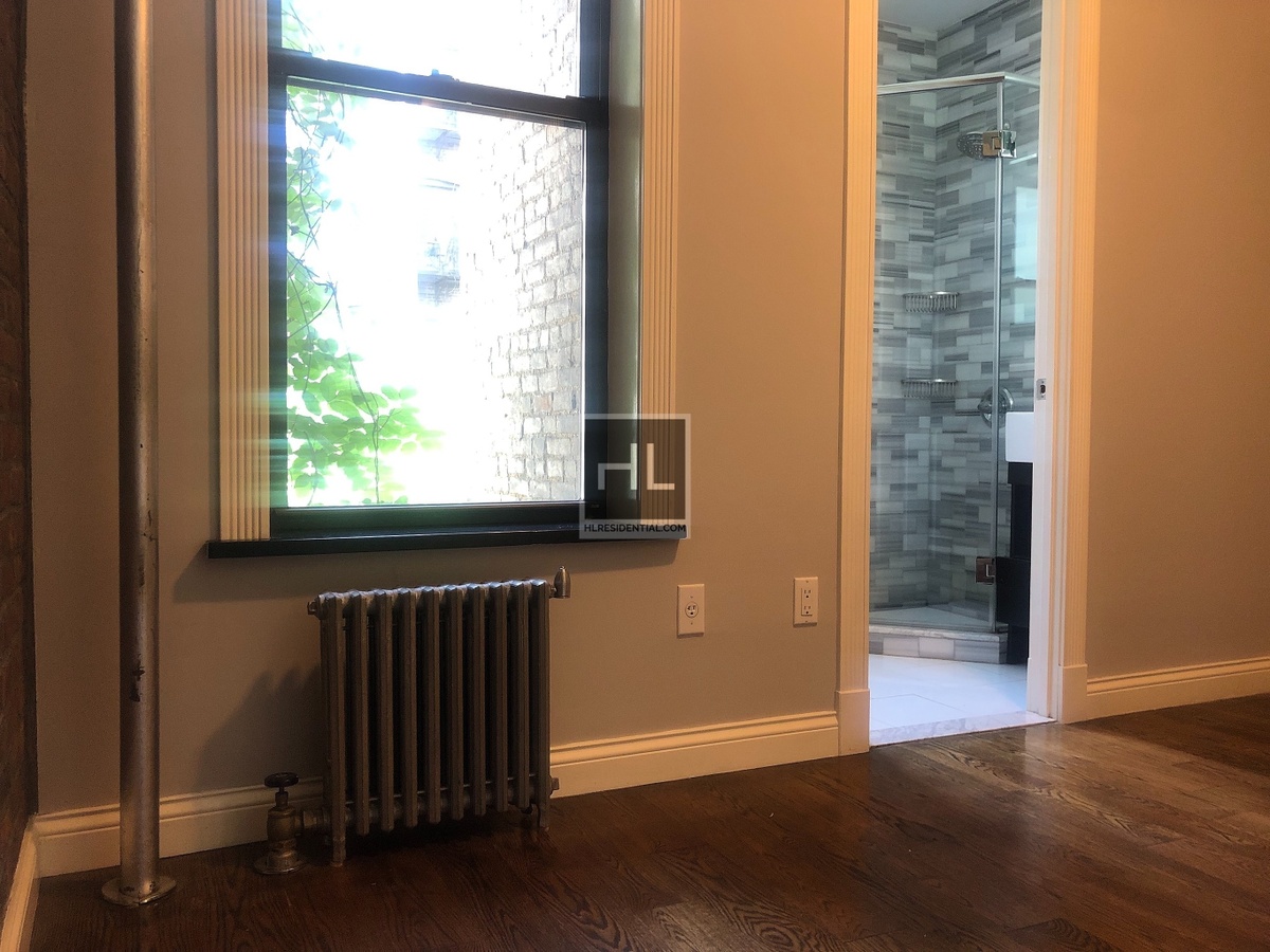 Newly Renovated 3 Bedroom 2 Bathroom Penthouse Apartment With