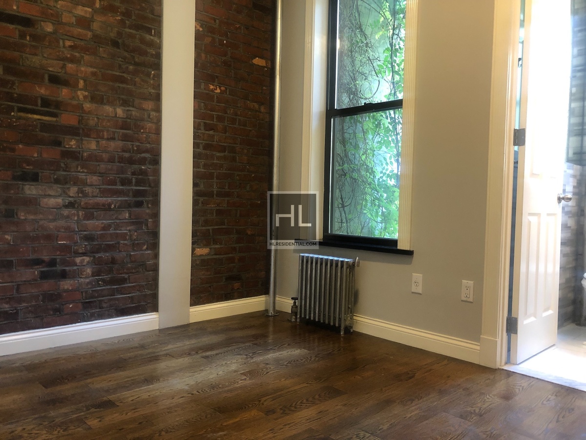 Newly Renovated 3 Bedroom 2 Bathroom Penthouse Apartment With