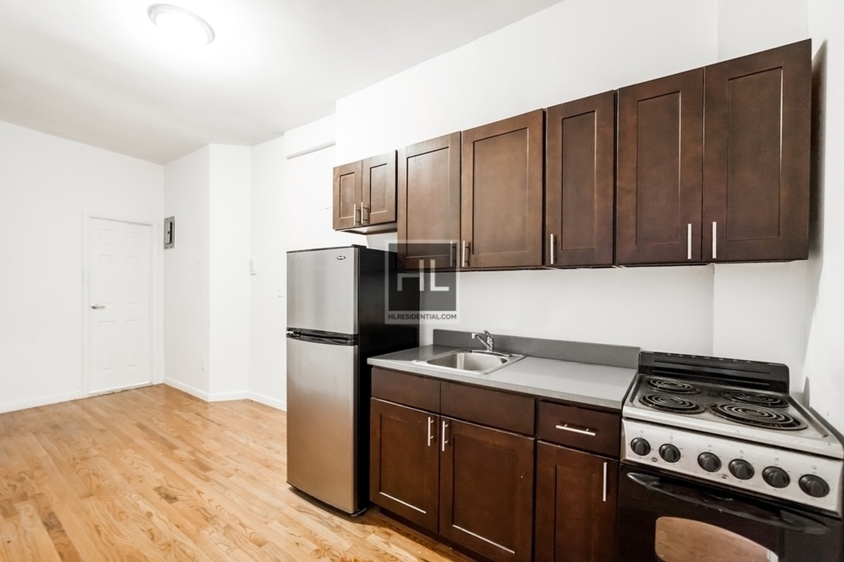 Beautiful One Bedroom With Exposed Brick Wall Granite Kitchen With